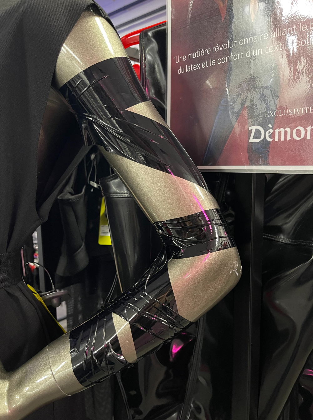 Scotch de bondage Dèmonia pour soumis